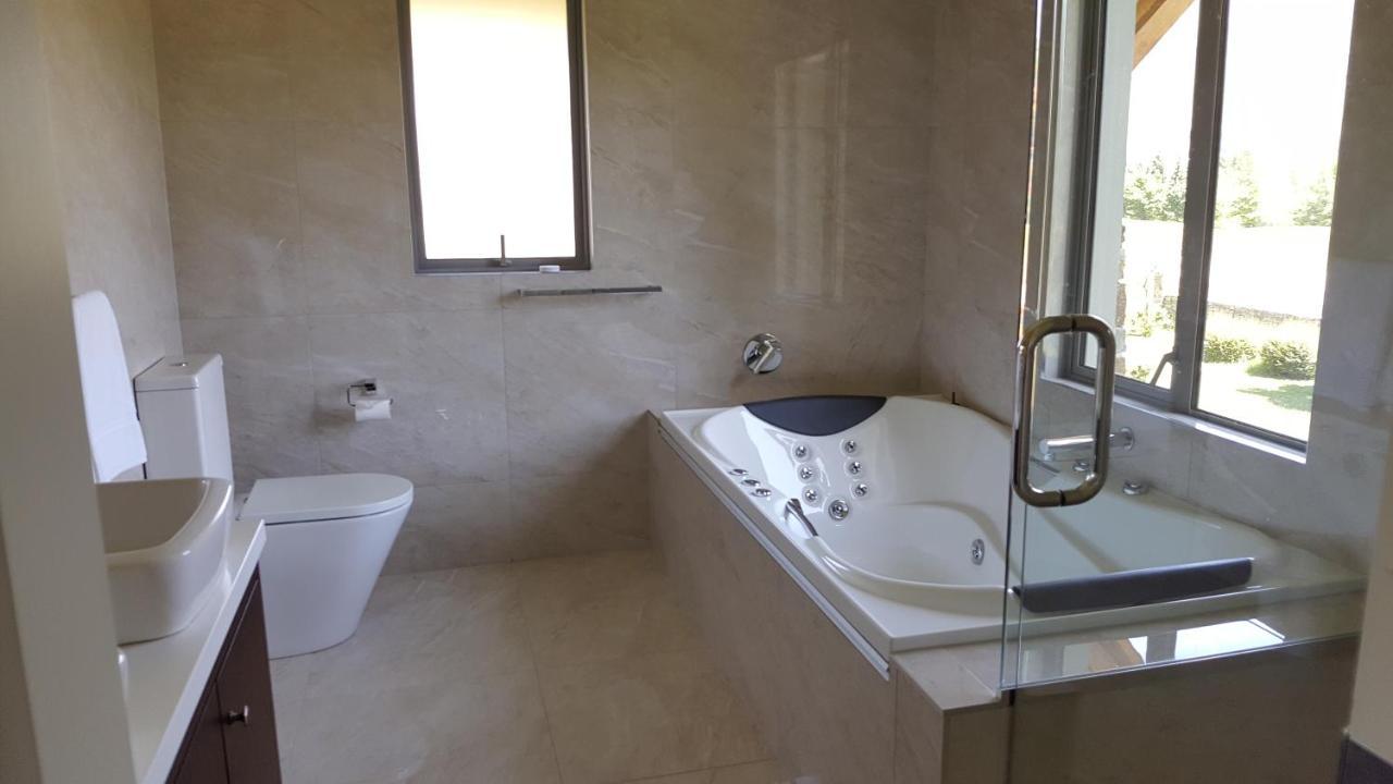 Golfcourse Road Chalets And Lodge Wanaka Ngoại thất bức ảnh